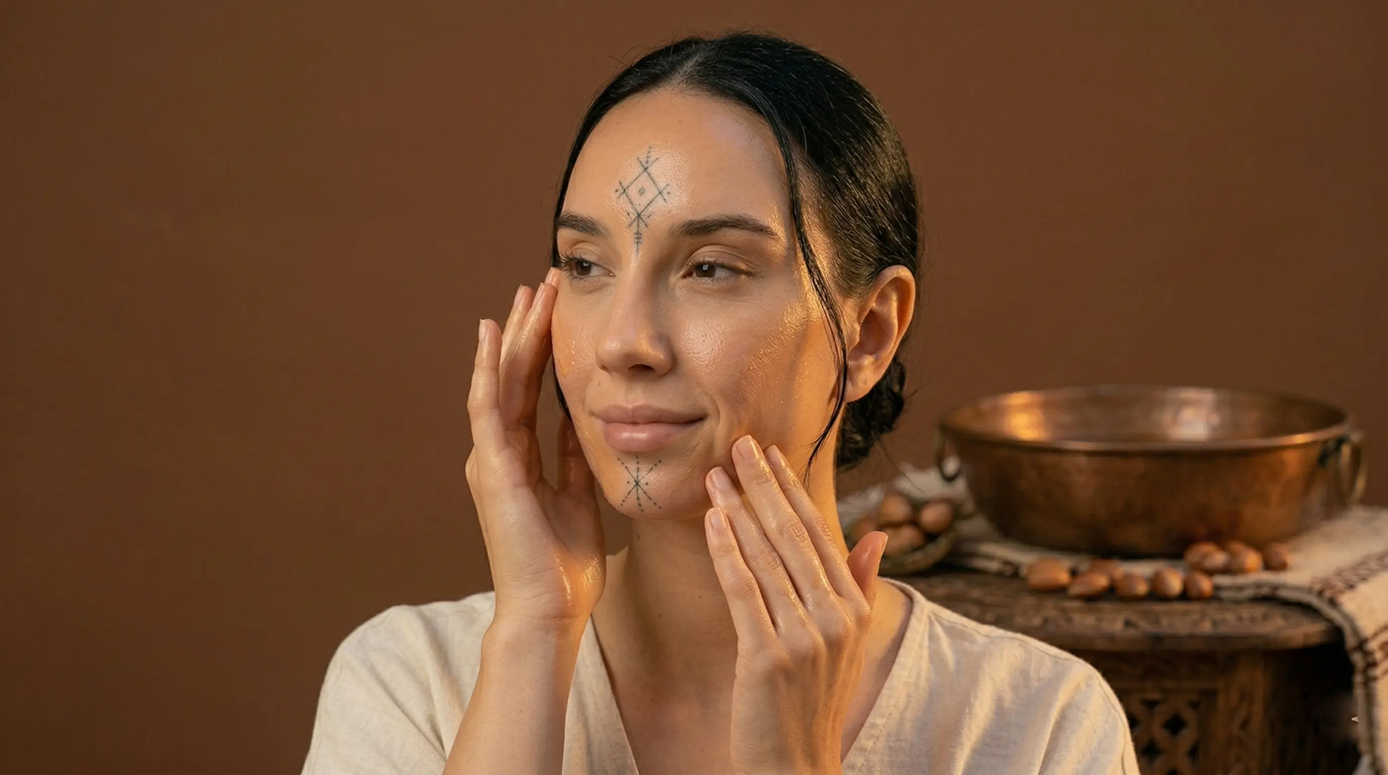 Comment utiliser l'huile d'argan sur le visage : guide pratique